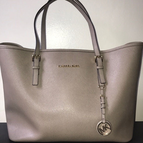 Michael Kors purse - Picture 1 of 4